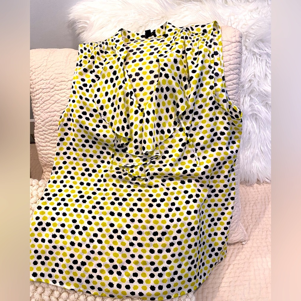 XL Ann Taylor sleeveless v-neck ruffle blouse